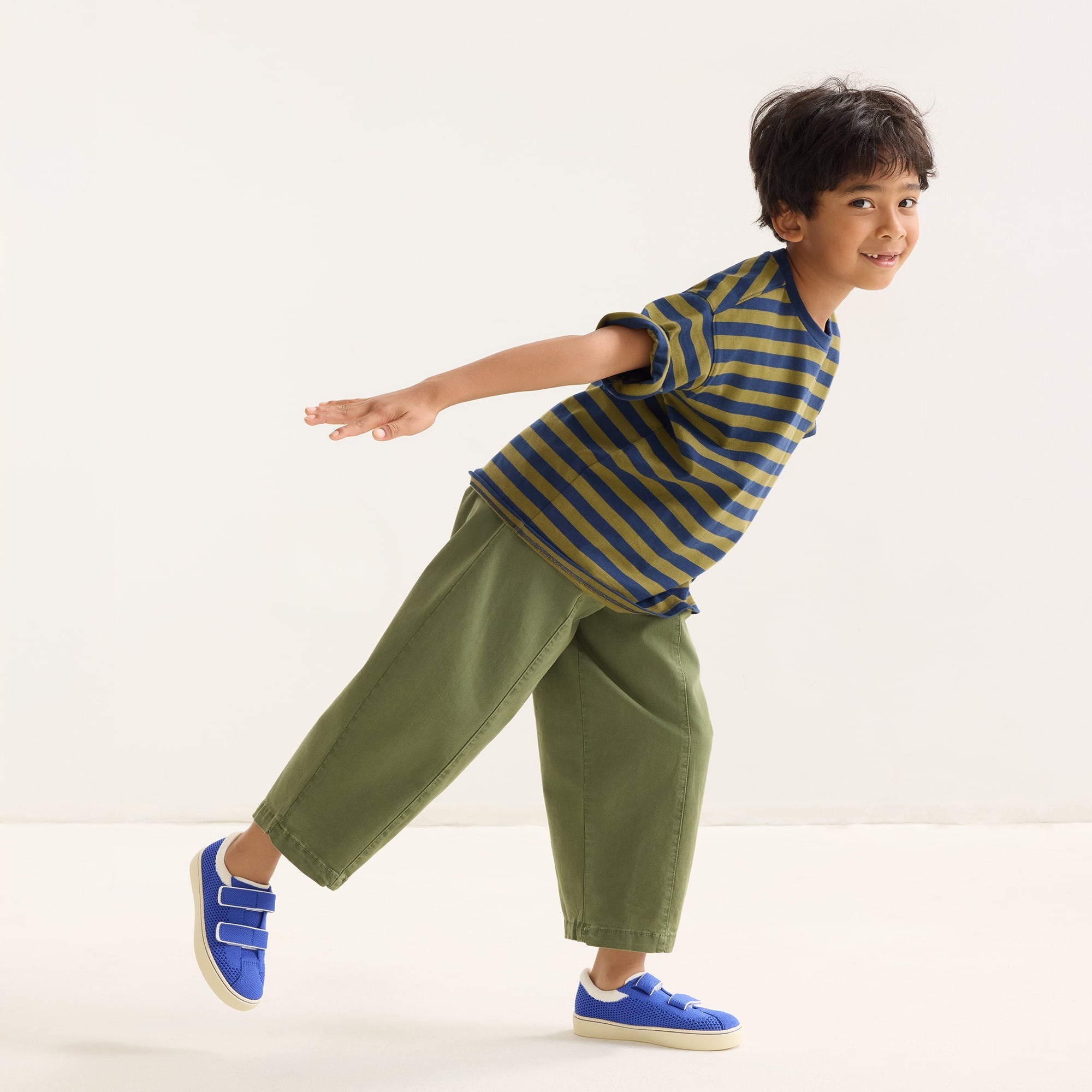 model | Alternate image of a child modeling The Kids Strap Sneaker in Buoy Open-Knit. 