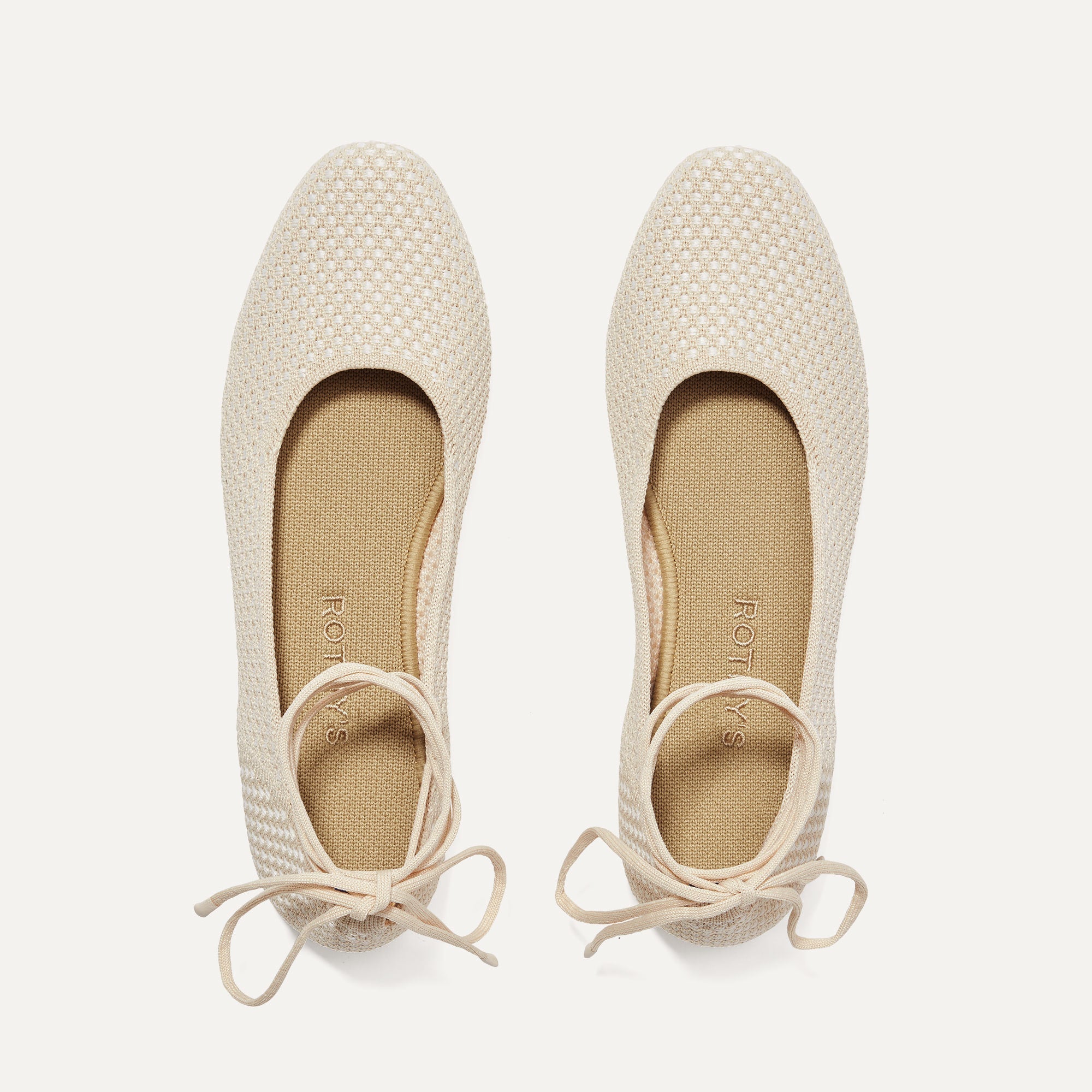 The Square Wrap in Blanc shown from the top.