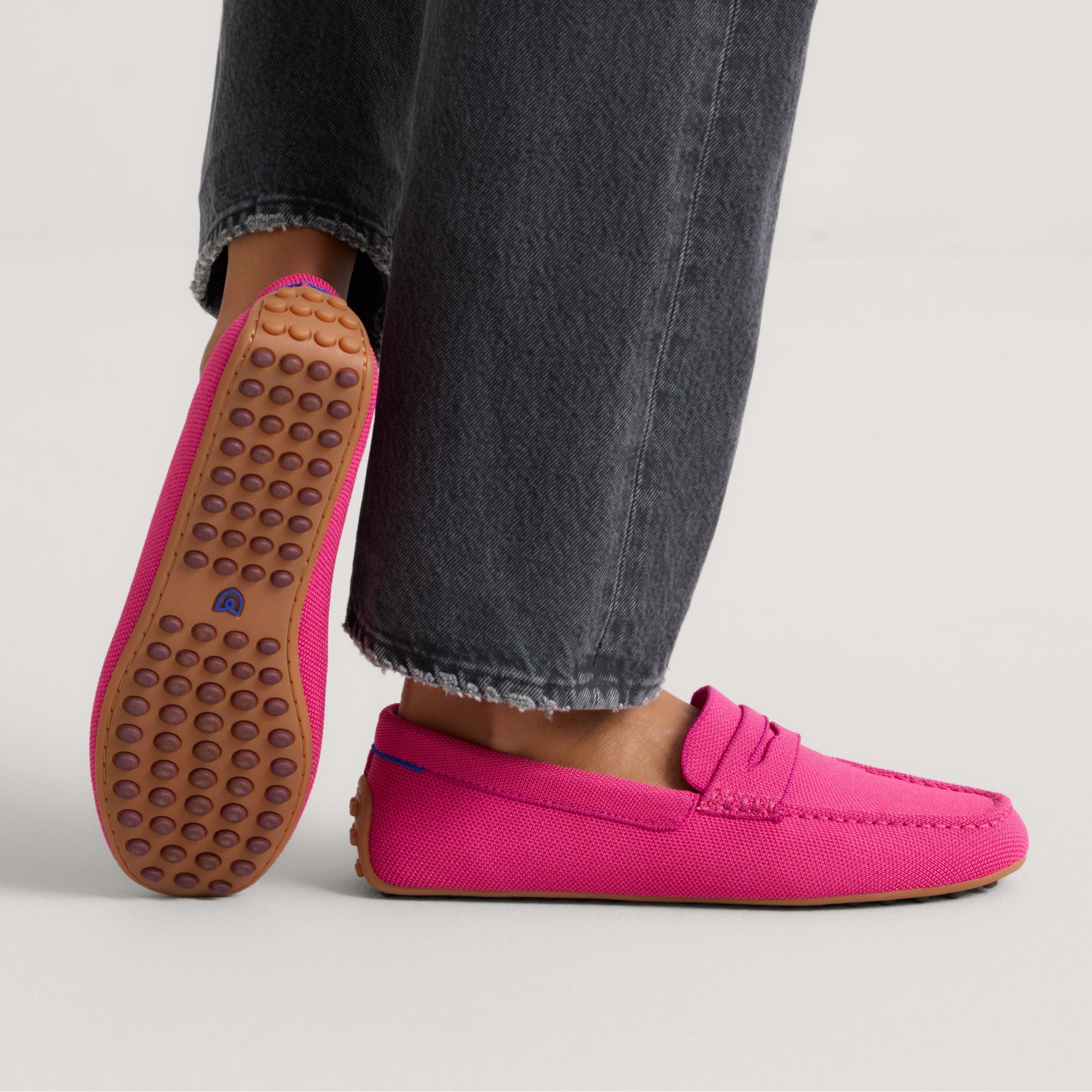 hover | Model wearing The Daily Driver in Dragonfly. 