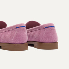 Close up of the heel of The Penny Loafer in ReVelvet™ Lilac. 