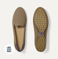 pdp | The Daily Loafer in Portobello shown from the top with one shoe showing the outsole. 