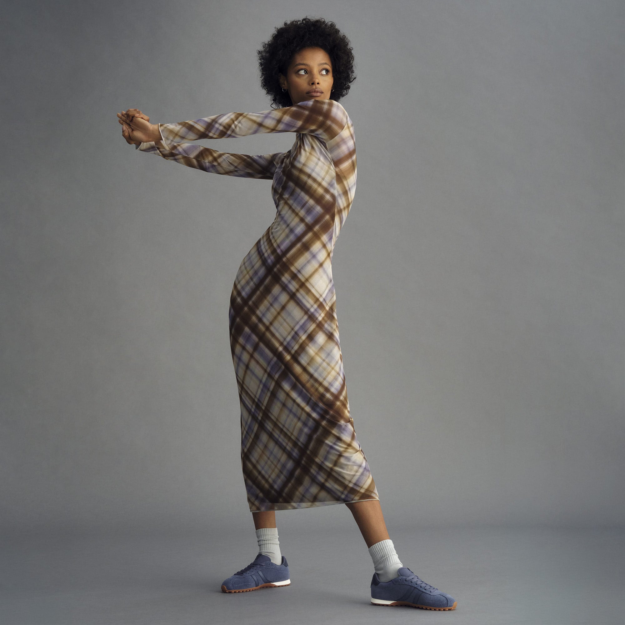 model | Alternate view of a model wearing The Ivy Sneaker in ReVelvet Overcast. 